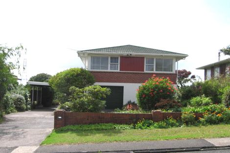 Photo of property in 82 Royal View Road, Te Atatu South, Auckland, 0610