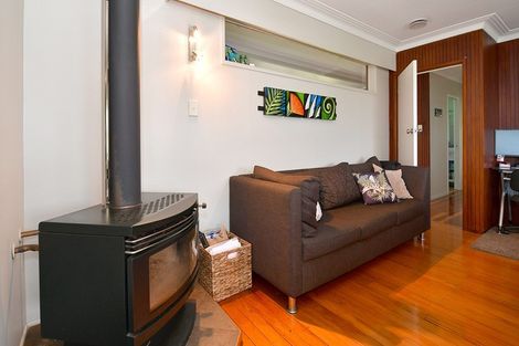 Photo of property in 12 Tawhana Crescent, Red Beach, 0932