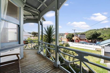 Photo of property in 176 Derwent Street, Island Bay, Wellington, 6023