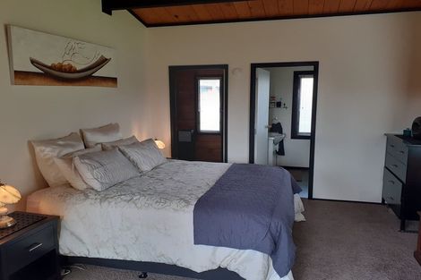 Photo of property in 8 Pararewa Drive, Whalers Gate, New Plymouth, 4310