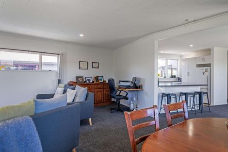 Photo of property in 38 Philip Street, Carterton, 5713