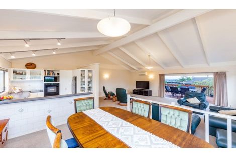 Photo of property in 7 Pokapu Street, Titirangi, Auckland, 0600