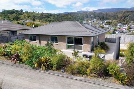 Photo of property in 92 Sunstone Crescent, Timberlea, Upper Hutt, 5018
