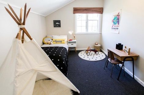 Photo of property in 16 Rodrigo Road, Kilbirnie, Wellington, 6022