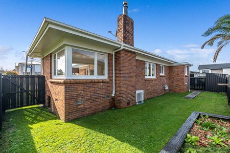 Photo of property in 22 Cliff Road, Papakura, 2110