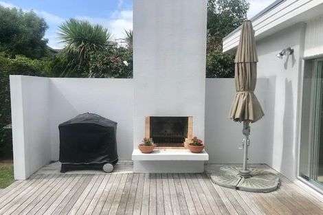 Photo of property in 16 Prestige Place, Castor Bay, Auckland, 0620