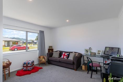 Photo of property in 33 Buddle Road, Wallaceville, Upper Hutt, 5018