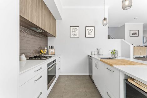 Photo of property in 48 Karepiro Drive, Stanmore Bay, Whangaparaoa, 0932