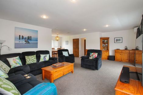 Photo of property in 4 Seaway Road, Clarks Beach, 2122