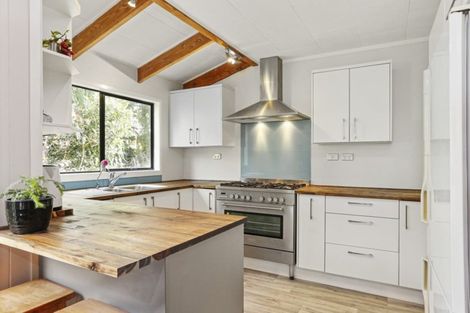 Photo of property in 27 Awhiorangi Promenade, Swanson, Auckland, 0816