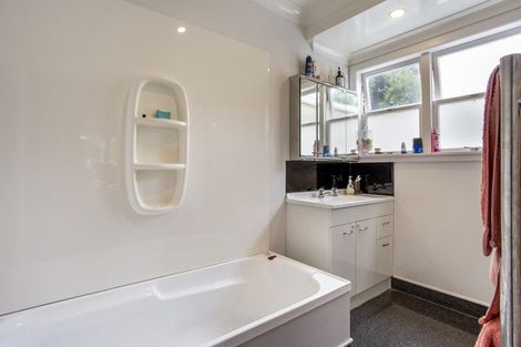 Photo of property in 52 Awaroa Road, Helensville, 0800