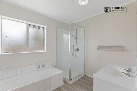 Photo of property in 2/24 Horlicks Place, Randwick Park, Auckland, 2105