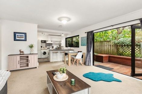 Photo of property in 4/163 Queens Drive, Lyall Bay, Wellington, 6022