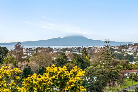 Photo of property in 16 Limmer Place, Browns Bay, Auckland, 0632