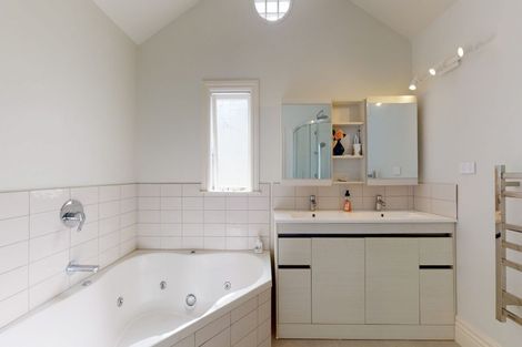 Photo of property in 12b Hobson Street, Thorndon, Wellington, 6011