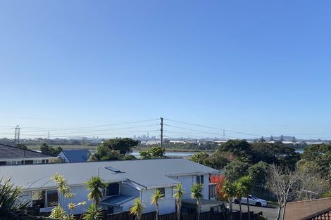 Photo of property in 1/11 Talavera Place, Te Atatu South, Auckland, 0602