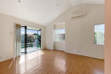 Photo of property in 4/390 West Coast Road, Glen Eden, Auckland, 0602