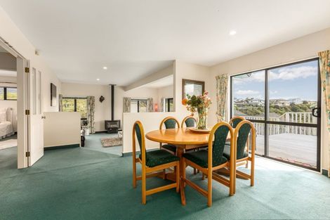 Photo of property in 31 Lanyon Place, Whitby, Porirua, 5024