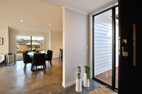 Photo of property in 38 Vinistra Road, Kumeu, 0810