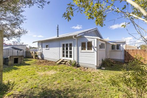 Photo of property in 15 Ngahere Street, Inglewood, 4330