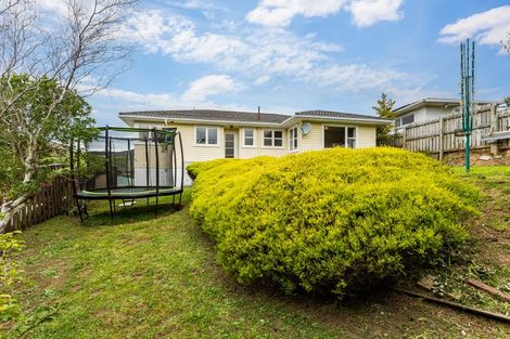 Photo of property in 39 Saint Johns Terrace, Tawa, Wellington, 5028