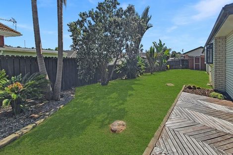 Photo of property in 33 Pitt Avenue, Clendon Park, Auckland, 2103