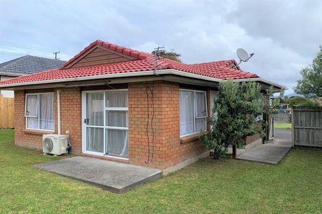 Photo of property in 2/5 Newington Road, Henderson, Auckland, 0612