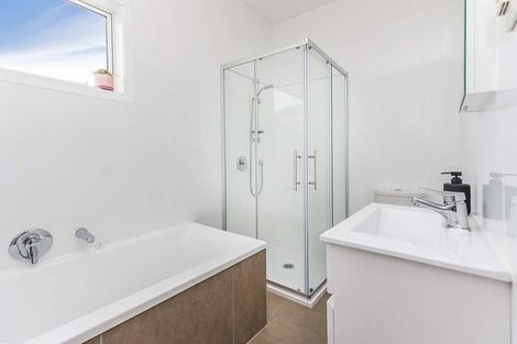 Photo of property in 56 Maupuia Road, Maupuia, Wellington, 6022