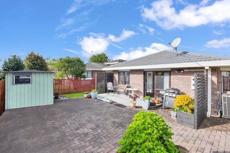 Photo of property in 2/4 Spring Grove, Henderson, Auckland, 0612