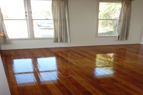 Photo of property in 8a Serjeant Street, Henderson, Auckland, 0612