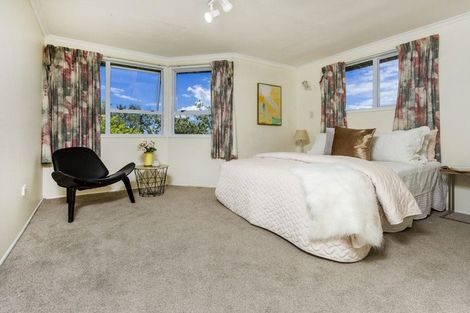 Photo of property in 70 Chivalry Road, Glenfield, Auckland, 0629