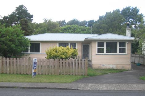 Photo of property in 35 Totaravale Drive, Totara Vale, Auckland, 0629