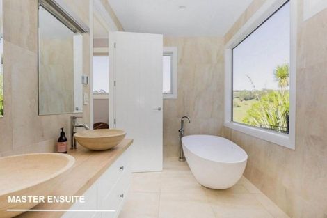 Photo of property in 31 Brick Bay Drive, Sandspit, Warkworth, 0982