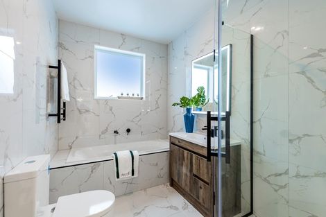 Photo of property in 28 Konoba Avenue, Kumeu, 0810