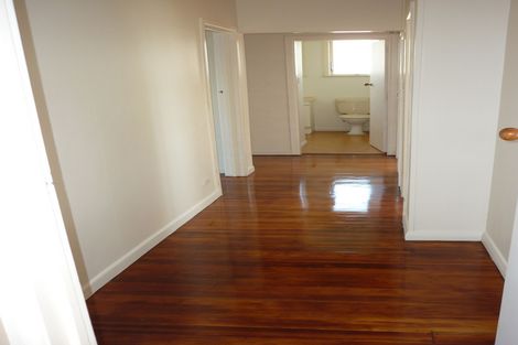Photo of property in 8a Serjeant Street, Henderson, Auckland, 0612