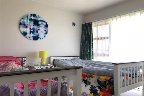 Photo of property in 9 Strabo Place, Windsor Park, Auckland, 0632