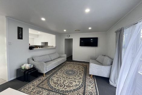 Photo of property in 27 Cedar Heights Avenue, Massey, Auckland, 0614