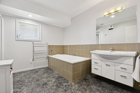 Photo of property in 51 Endeavour Avenue, Flagstaff, Hamilton, 3210