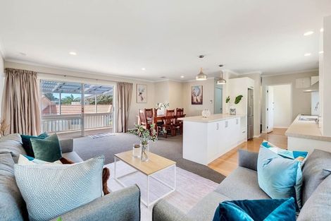 Photo of property in 2/6 Ngatoa Place, Glenfield, Auckland, 0629