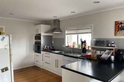 Photo of property in 12 Albert Road, Kelston, Auckland, 0602