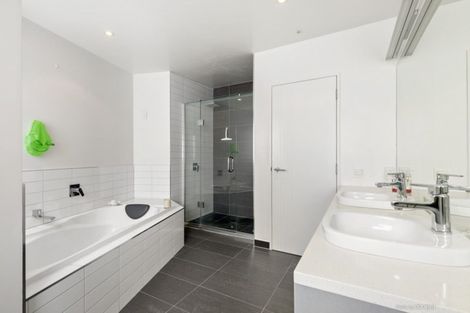 Photo of property in 5c Salmont Place, Kelburn, Wellington, 6012