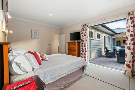 Photo of property in 127 Whangaparaoa Road, Red Beach, 0932