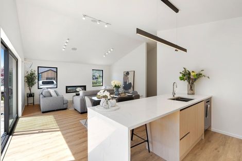 Photo of property in 16 Wooing Tree Avenue, Cromwell, 9310