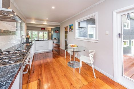 Photo of property in 16 Oakland Avenue, Saint Johns Hill, Whanganui, 4500