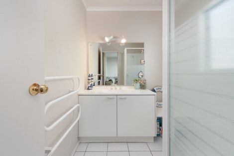 Photo of property in 5 Edgecumbe Way, Tauranga, 3110