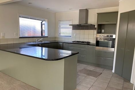 Photo of property in 2/31 Sunderlands Road, Half Moon Bay, Auckland, 2012