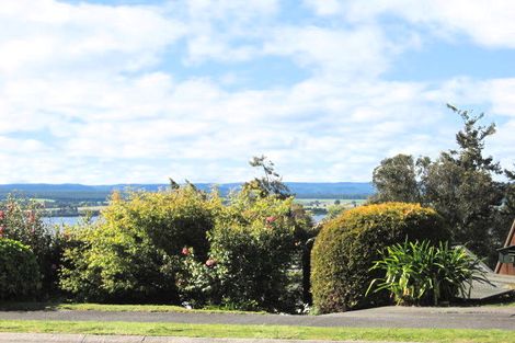 Photo of property in 32 Ewing Grove, Acacia Bay, Taupo, 3330