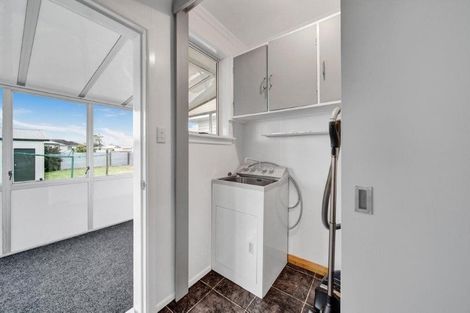 Photo of property in 8 Bone Crescent, Hawera, 4610