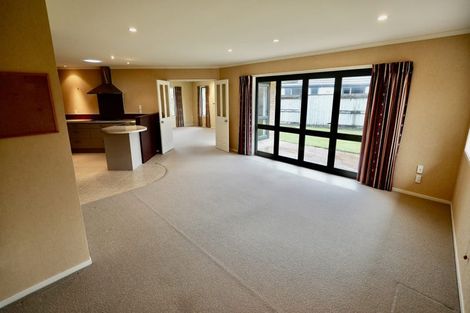 Photo of property in 24 Johnstone Drive, Fitzherbert, Palmerston North, 4410