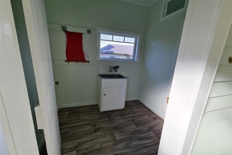 Photo of property in 9d Paynters Avenue, Strandon, New Plymouth, 4312